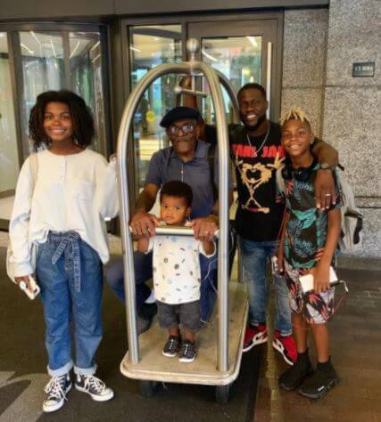 Henry Robert Witherspoon with his son Kevin Hart and grandchildren.